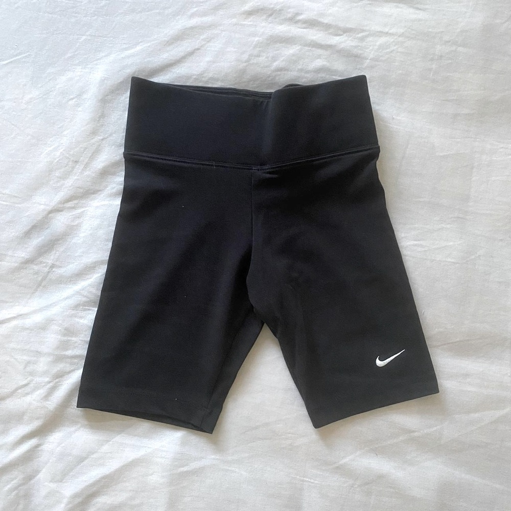 BLACK NIKE BIKER SHORTS